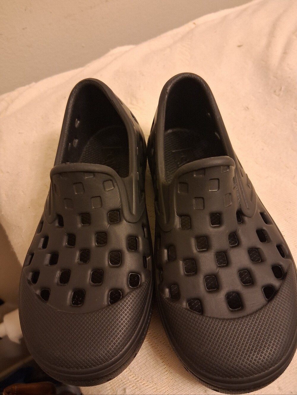 Kids VANS Slip-On Ventilated Shoes - Black size 5.5 inches inside TODDLER